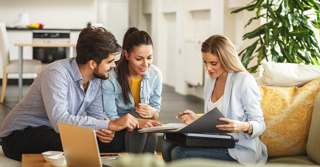 real-estate-agent-signing-papers